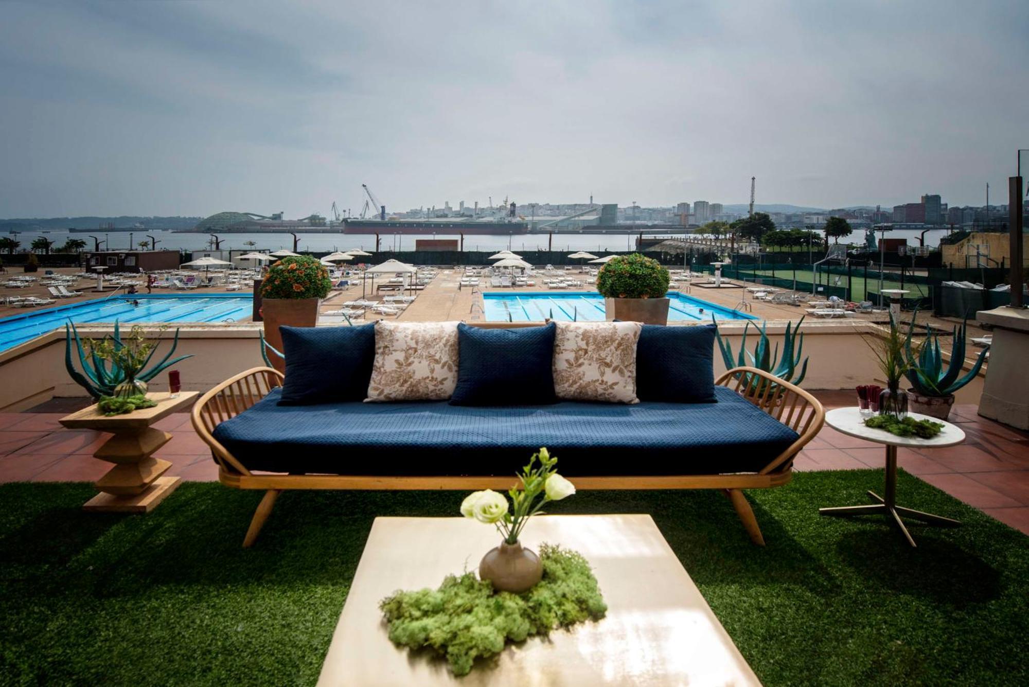 Nh 컬렉션 A 코루나 피니스테레 호텔 아 코루냐 외부 사진 The Hotel's rooftop pool