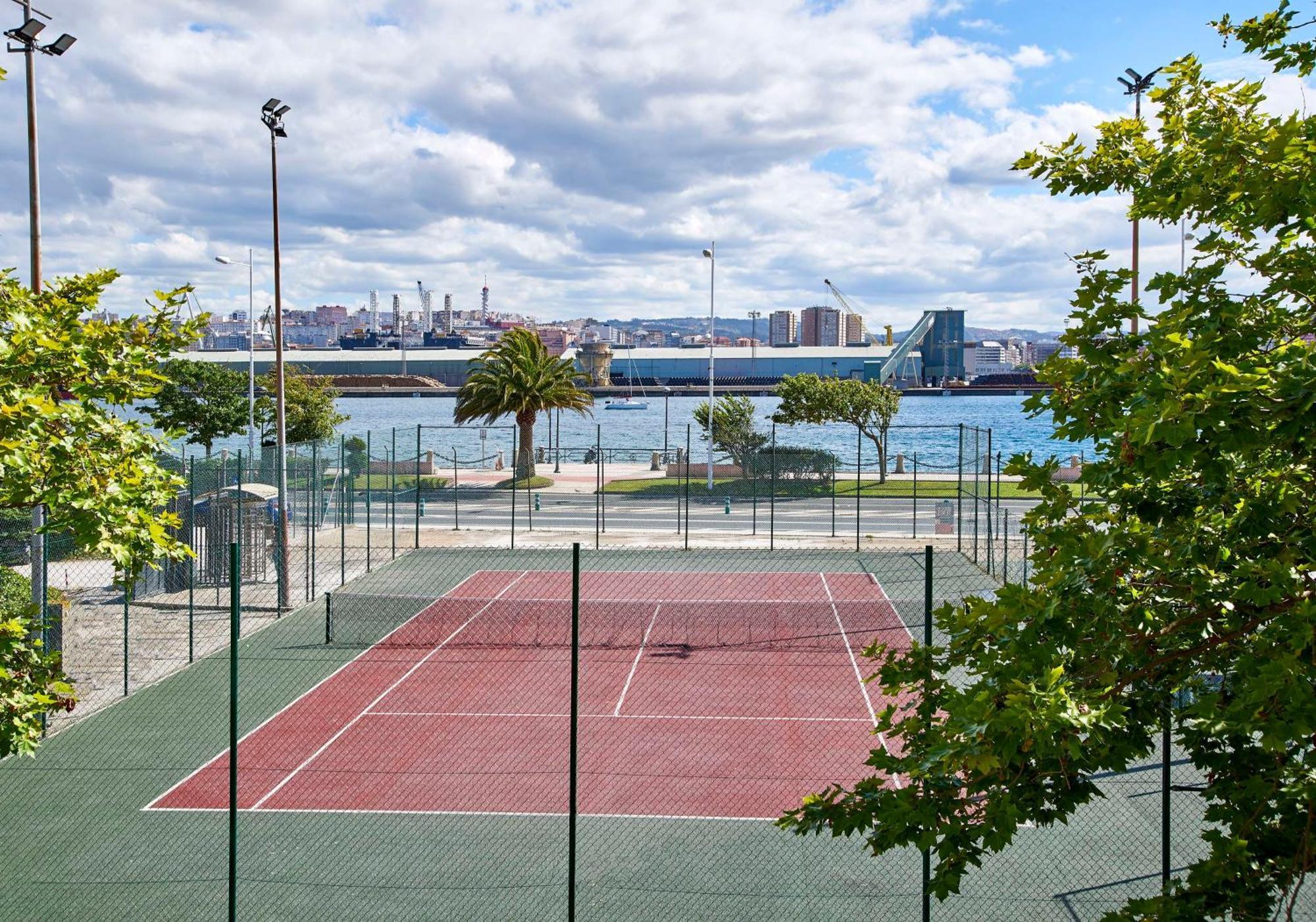 Nh 컬렉션 A 코루나 피니스테레 호텔 아 코루냐 외부 사진 Tennis courts